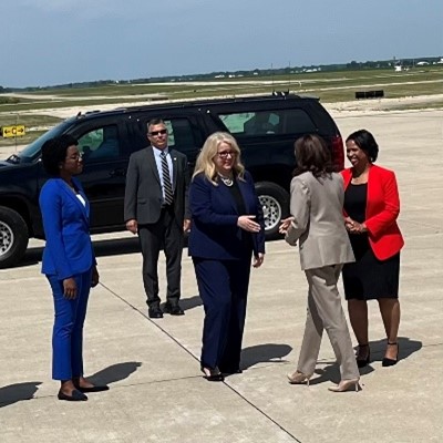 Administrator Johnson and Vice President Harris shaking hands
